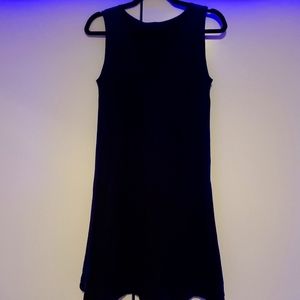 Super cute dress used a few times. Great condition